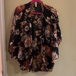 Xhiliration floral kimono